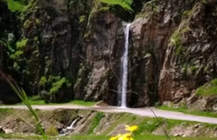 نمایی دیدنی از آبشار رزگه سردشت