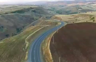 ویدیویی هوایی از طبیعت دیدنی مسیر جاده بانه