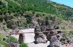 پرواز بر فراز پل قلعه تاسیان سردشت